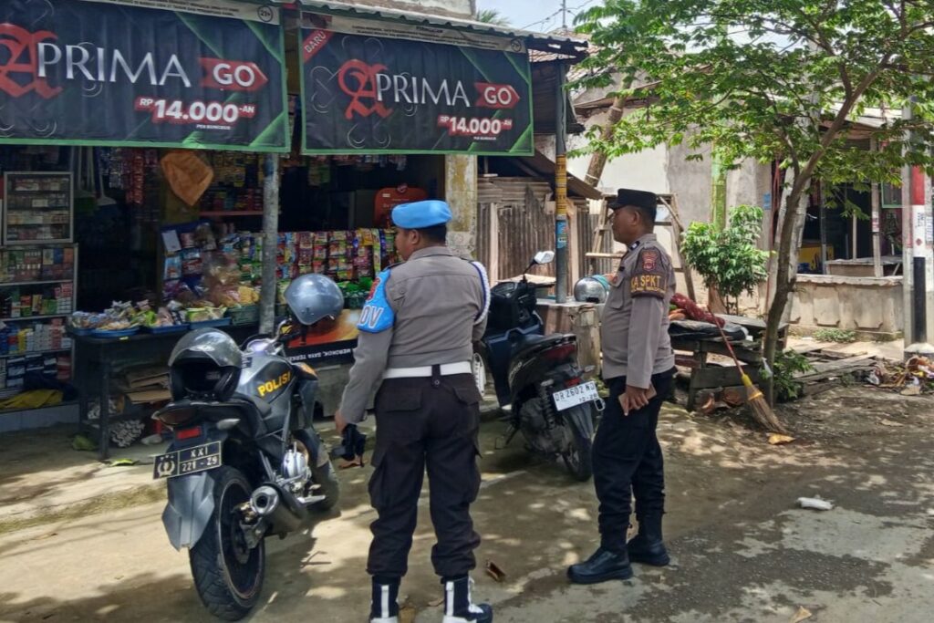 Patroli Rutin Polsek Sekotong Hadirkan Rasa Aman di Pertokoan Desa Sekotong Tengah