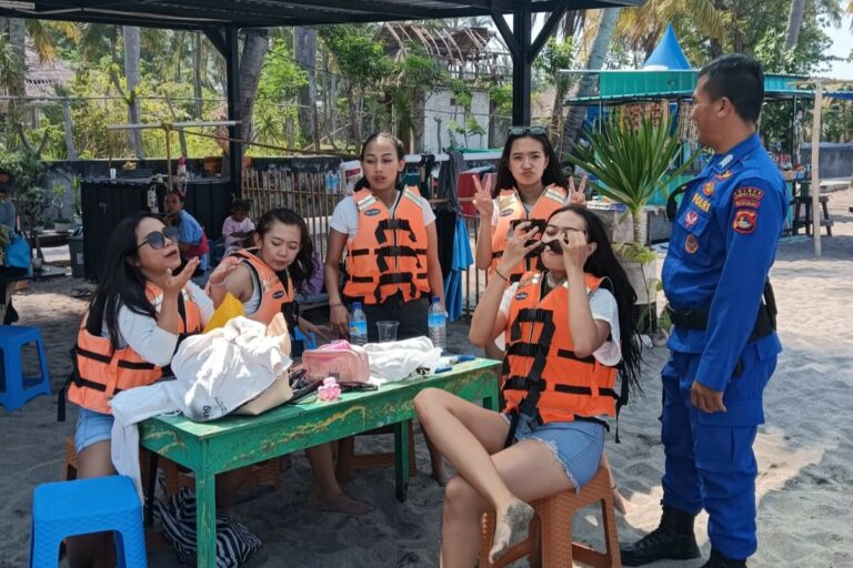 Polairud Gencarkan Imbauan Kebersihan dan Keselamatan di Pantai Senggigi