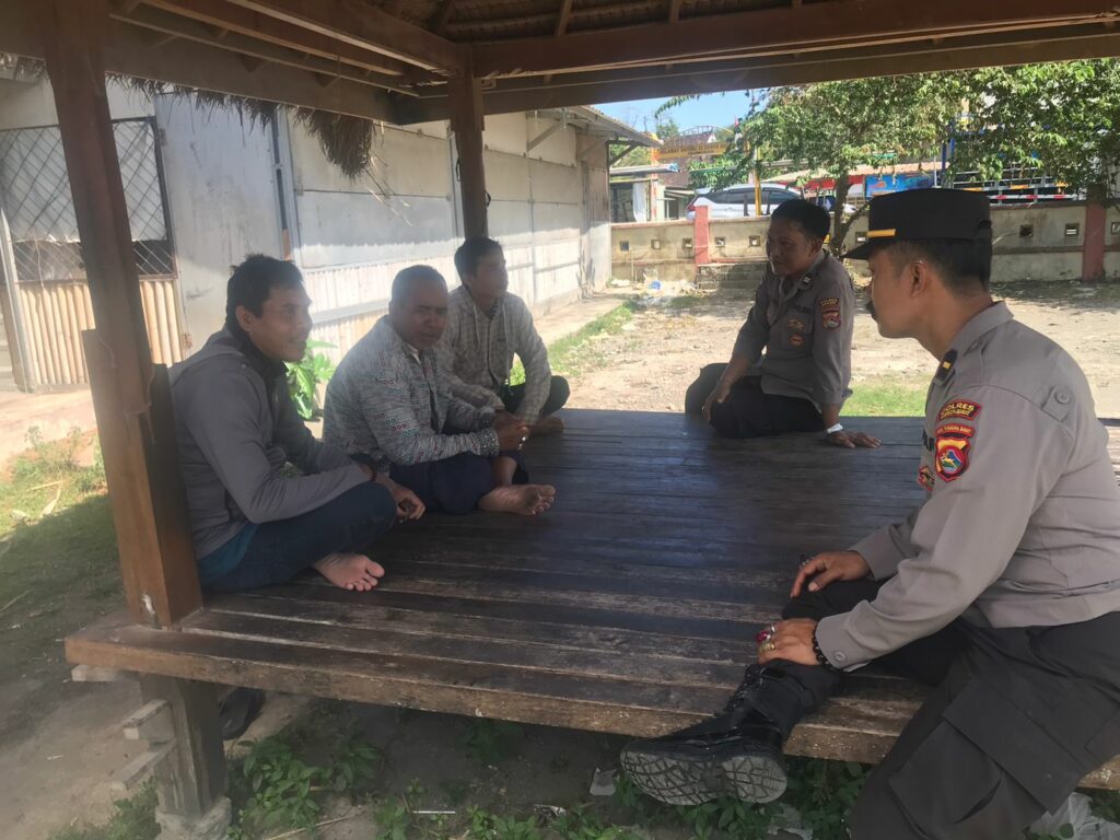 Kamtibmas Kondusif, Sat Binmas Polres Lombok Barat Dekati Pemuda Pasar Kuripan