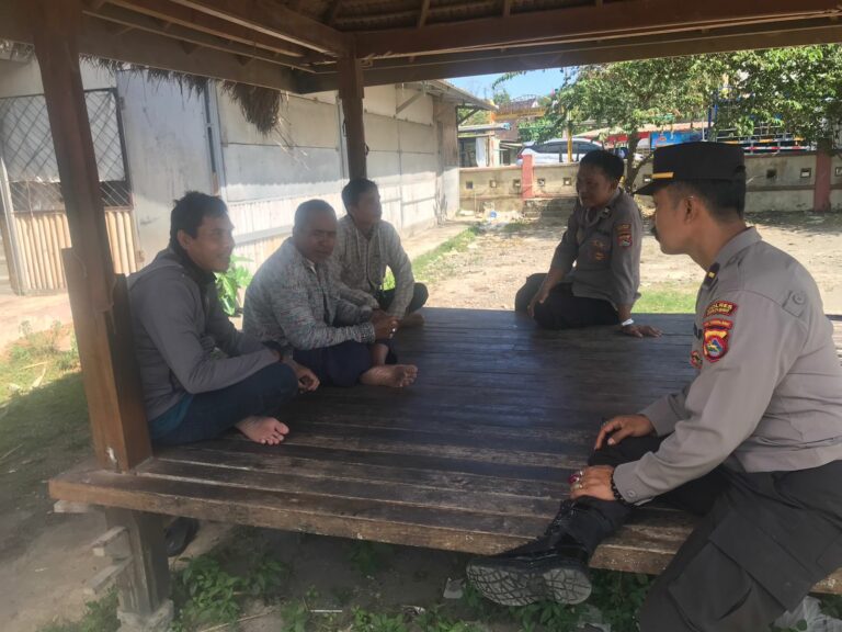 Kamtibmas Kondusif, Sat Binmas Polres Lombok Barat Dekati Pemuda Pasar Kuripan