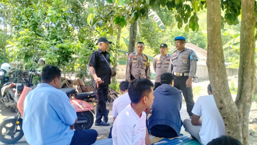 Polisi dan Warga Lembar Kompak Wujudkan Lingkungan Aman
