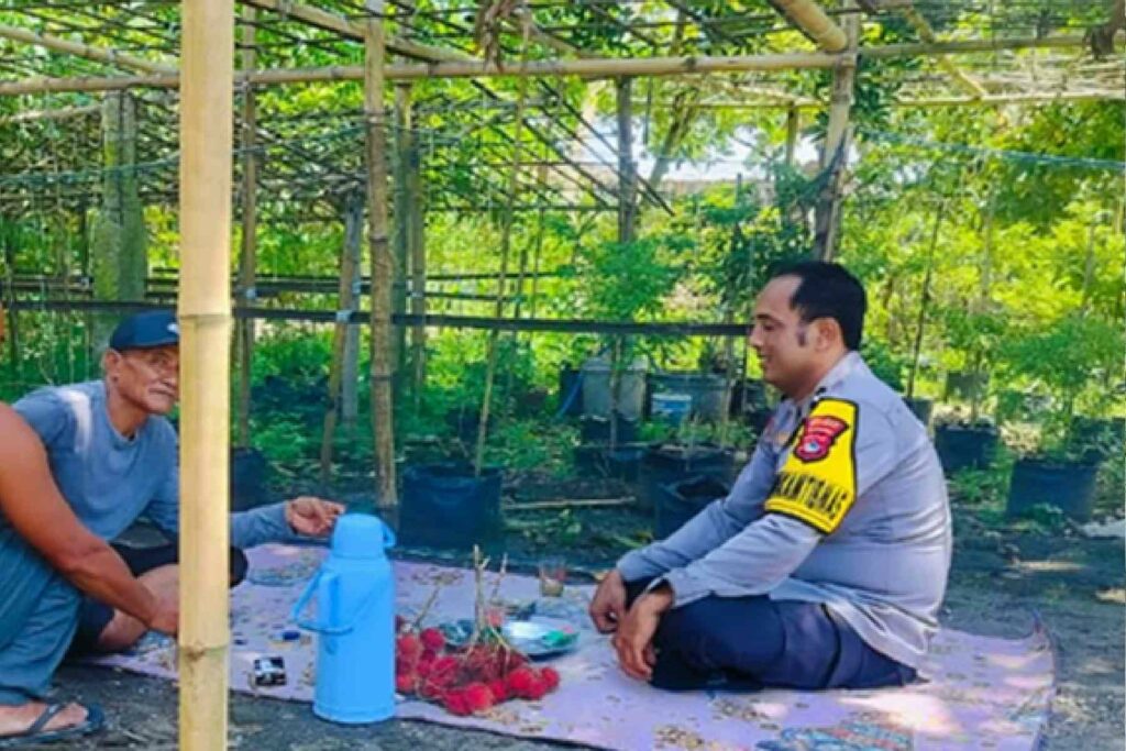 Aksi Bhabinkamtibmas Labuapi Perkuat Pangan Keluarga Melalui Optimalisasi Pekarangan